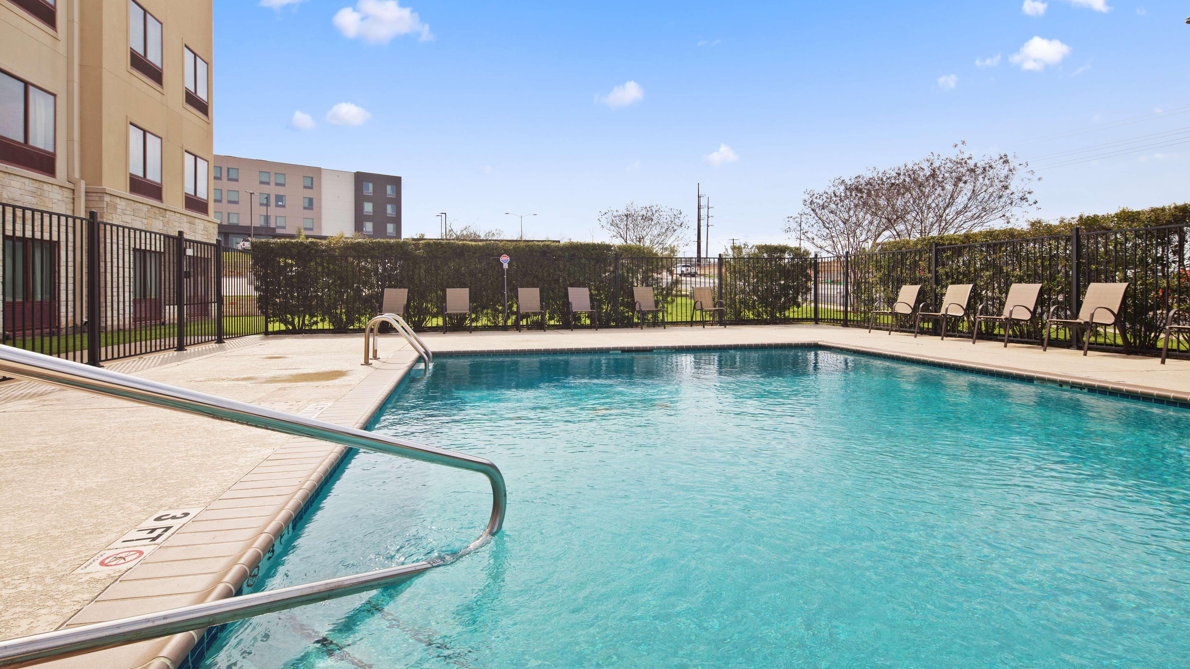 Best Western Plus Austin Airport Inn & Suites Exterior photo